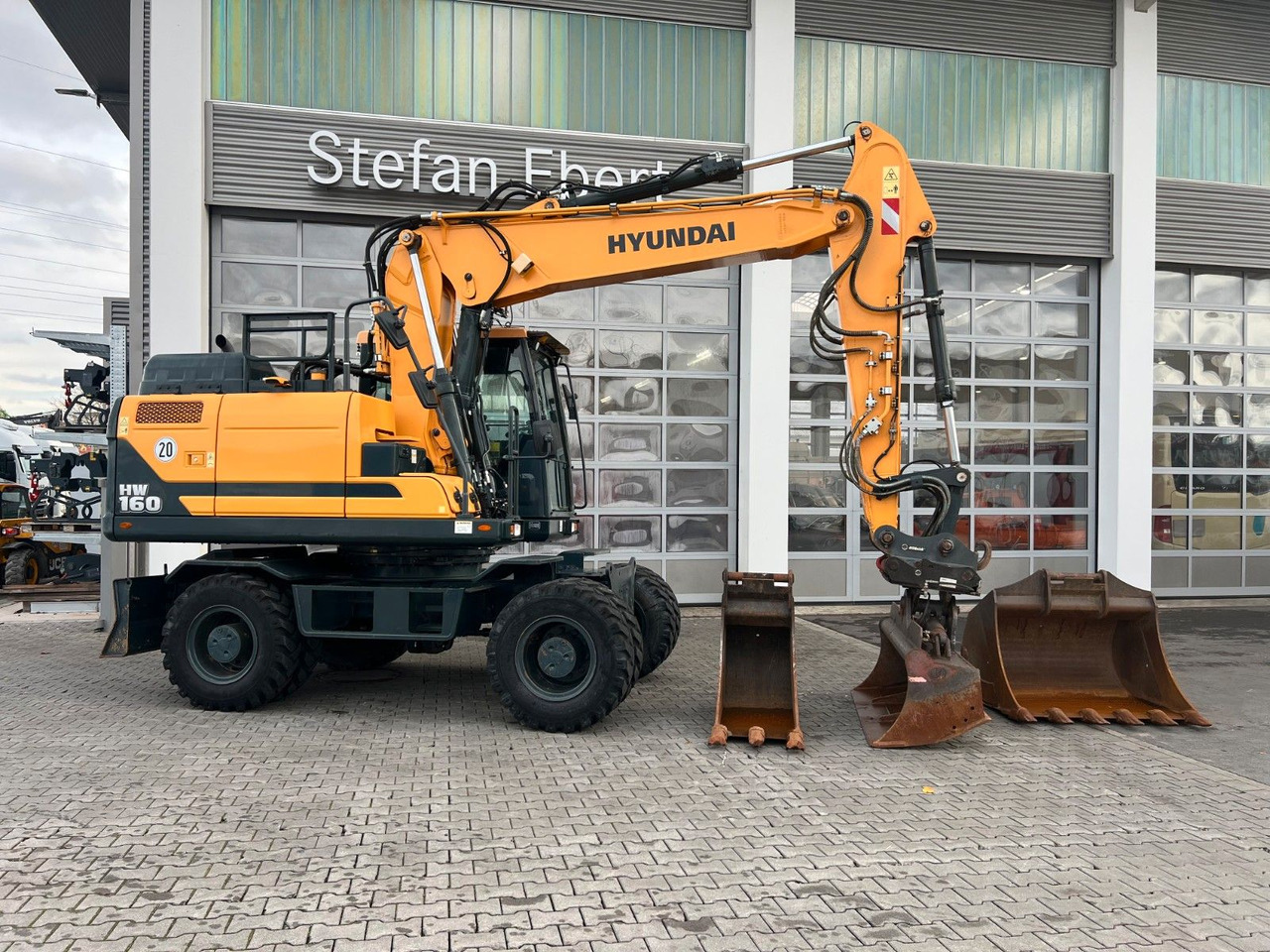 Hyundai HW 160 / OQ 65 / nur 714h! / Löffelpaket - Autre matériel: photos 1 Hyundai HW 160 / OQ 65 / nur 714h! / Löffelpaket - Autre matériel: photos 1