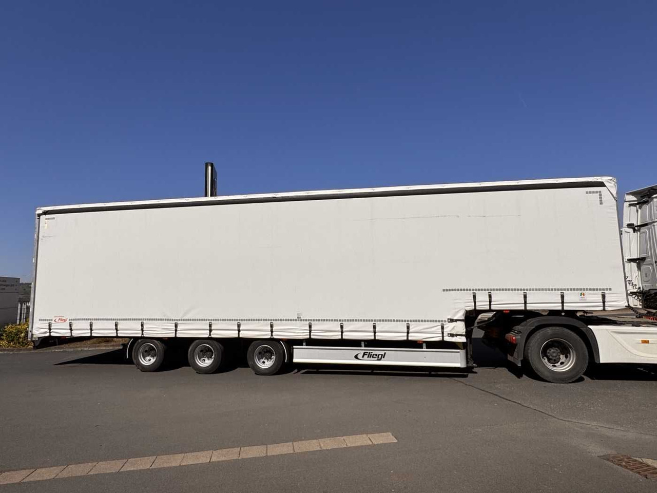Fliegl SDS 350 Schiebeplane+Verdeck XL SAF 20.900Km - Semi-remorque rideaux coulissants: photos 3 Fliegl SDS 350 Schiebeplane+Verdeck XL SAF 20.900Km - Semi-remorque rideaux coulissants: photos 3