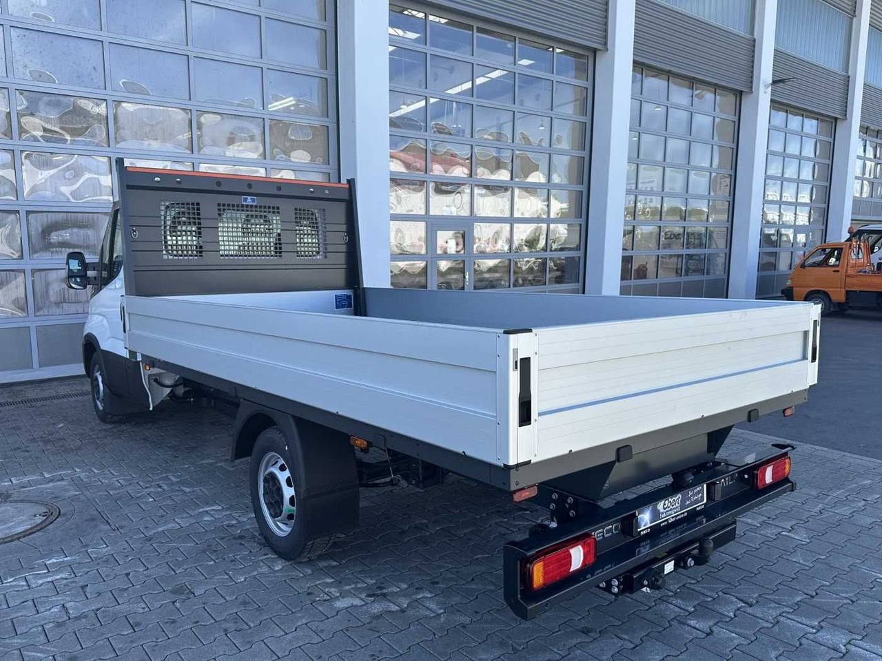 Iveco Daily 35S16 A8 *R3.750mm*AHK*Automatik* - Utilitaire plateau: photos 5 Iveco Daily 35S16 A8 *R3.750mm*AHK*Automatik* - Utilitaire plateau: photos 5