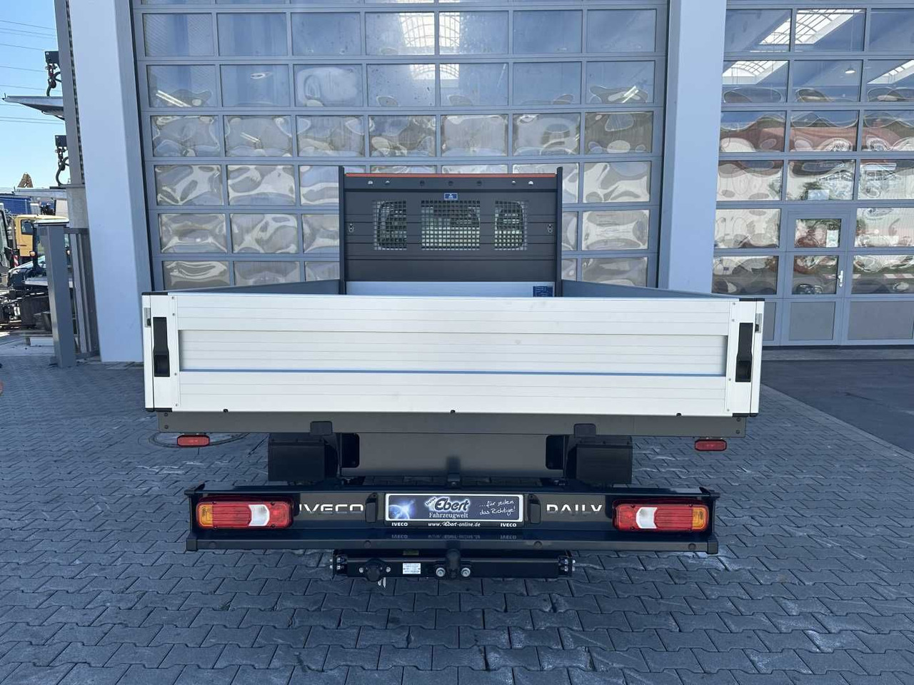 Iveco Daily 35S16 A8 *R3.750mm*AHK*Automatik* - Utilitaire plateau: photos 4 Iveco Daily 35S16 A8 *R3.750mm*AHK*Automatik* - Utilitaire plateau: photos 4