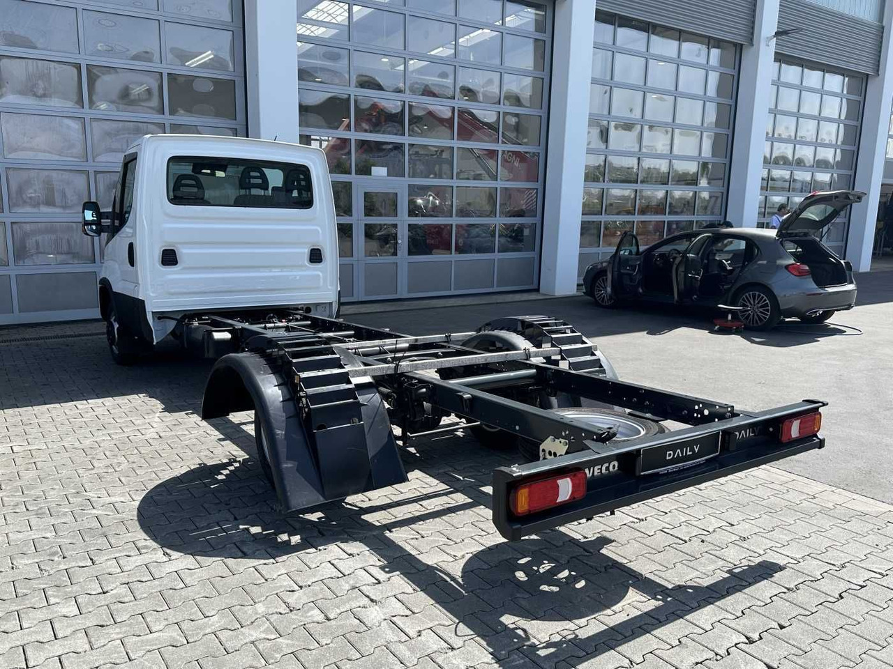 Iveco Daily 50C18 H 3.0L *R4.350mm*Klima* - Châssis cabine: photos 3 Iveco Daily 50C18 H 3.0L *R4.350mm*Klima* - Châssis cabine: photos 3