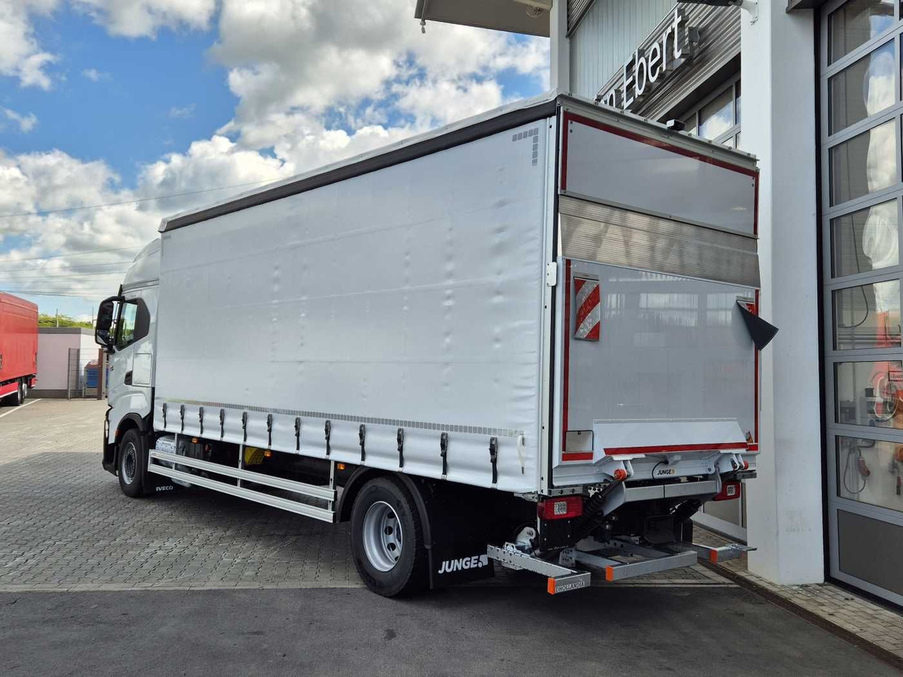 Iveco S-Way AS190S42/P Schiebeplanen LBW 2.000kg AHK - Camion à rideaux coulissants: photos 5 Iveco S-Way AS190S42/P Schiebeplanen LBW 2.000kg AHK - Camion à rideaux coulissants: photos 5