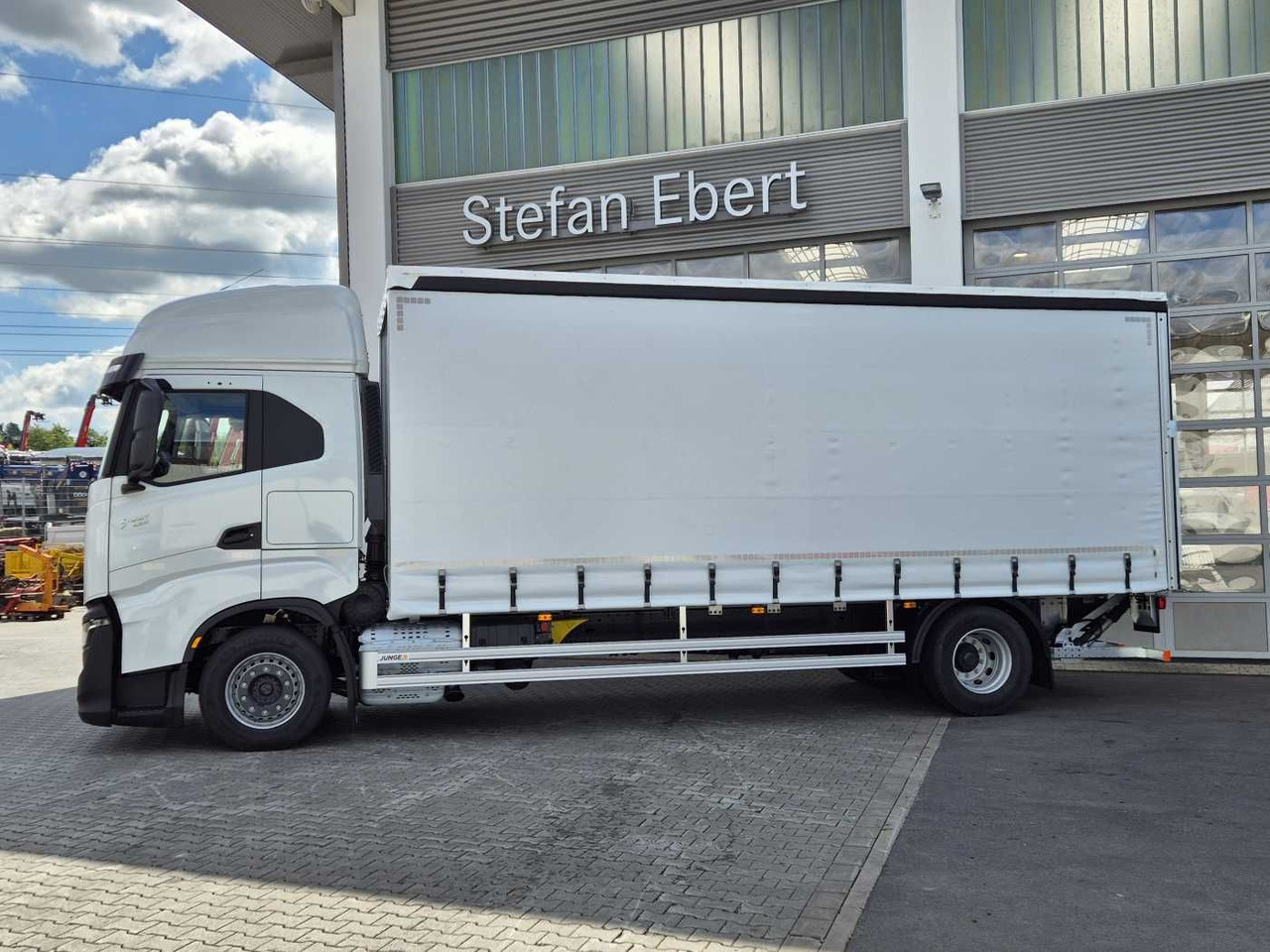 Iveco S-Way AS190S42/P Schiebeplanen LBW 2.000kg AHK - Camion à rideaux coulissants: photos 3 Iveco S-Way AS190S42/P Schiebeplanen LBW 2.000kg AHK - Camion à rideaux coulissants: photos 3