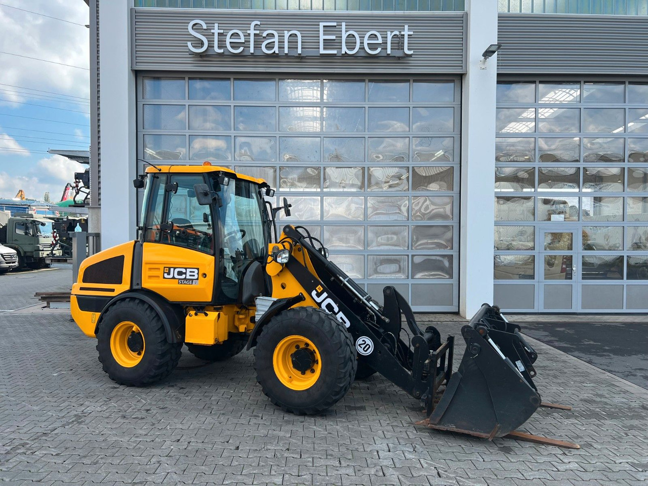 JCB 407 SV / nur 268h! / Klappschaufel & Gabel - Chargeuse sur pneus: photos 1 JCB 407 SV / nur 268h! / Klappschaufel & Gabel - Chargeuse sur pneus: photos 1