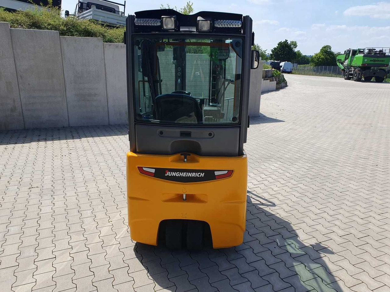 Jungheinrich EFG 215 / Triplex: 4.25m! / SS / 2.472h! / 2020 - Chariot élévateur électrique: photos 4 Jungheinrich EFG 215 / Triplex: 4.25m! / SS / 2.472h! / 2020 - Chariot élévateur électrique: photos 4