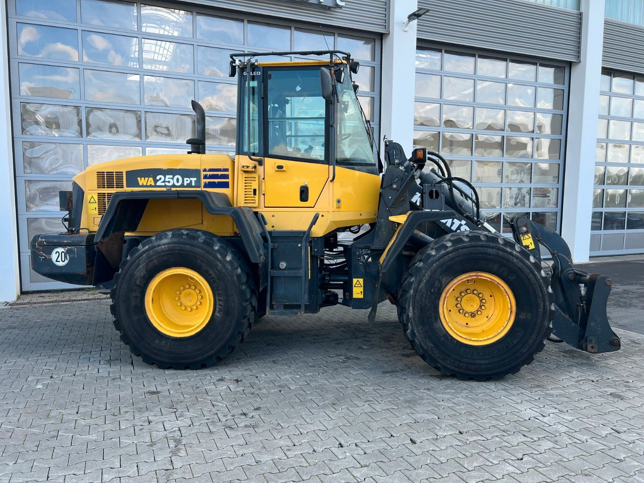 Komatsu WA 250 PT - 5H / 12.390h / - Chargeuse sur pneus: photos 3 Komatsu WA 250 PT - 5H / 12.390h / - Chargeuse sur pneus: photos 3