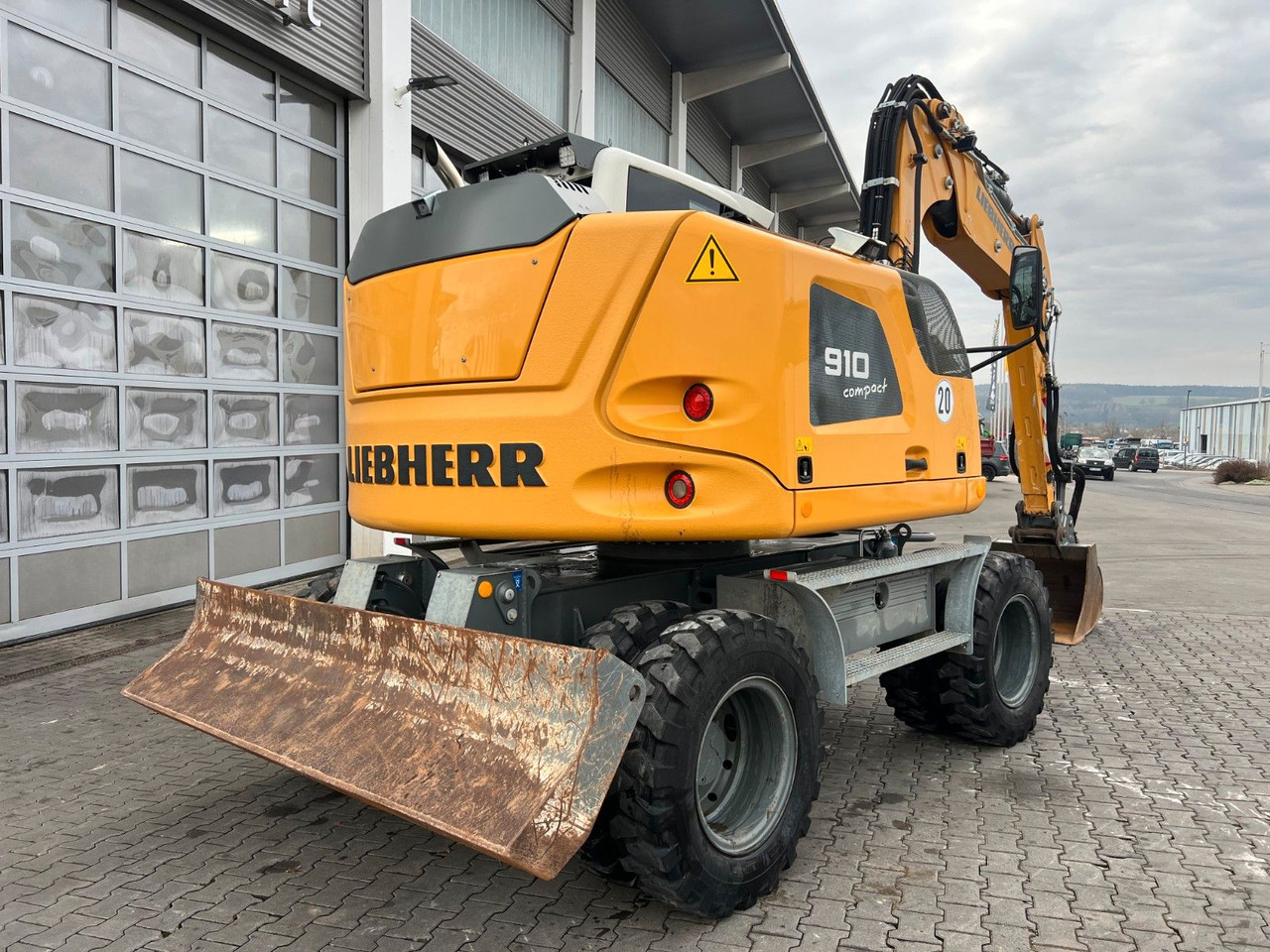 Liebherr A 910 C Litronic / 2.381h / SW33 - Pelle sur pneus: photos 4 Liebherr A 910 C Litronic / 2.381h / SW33 - Pelle sur pneus: photos 4