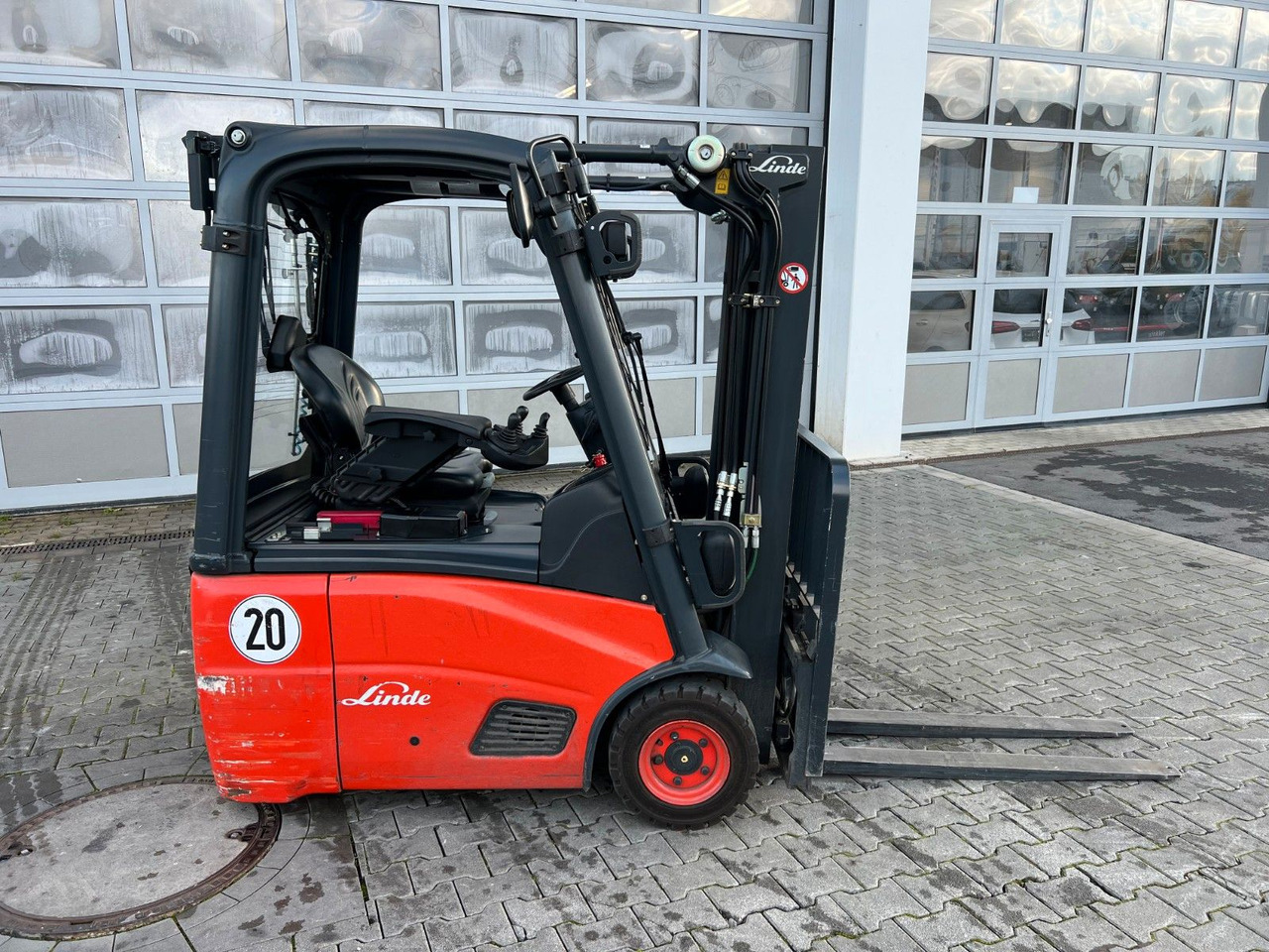 Linde E14 - 01 / Triplex: 4.10m! / SS / nur 986h! - Chariot élévateur électrique: photos 3 Linde E14 - 01 / Triplex: 4.10m! / SS / nur 986h! - Chariot élévateur électrique: photos 3