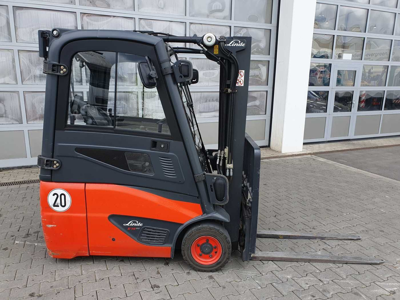 Linde E14 - 02 / Triplex: 4.00m! / SS / nur 1.777h! - Chariot élévateur électrique: photos 2 Linde E14 - 02 / Triplex: 4.00m! / SS / nur 1.777h! - Chariot élévateur électrique: photos 2