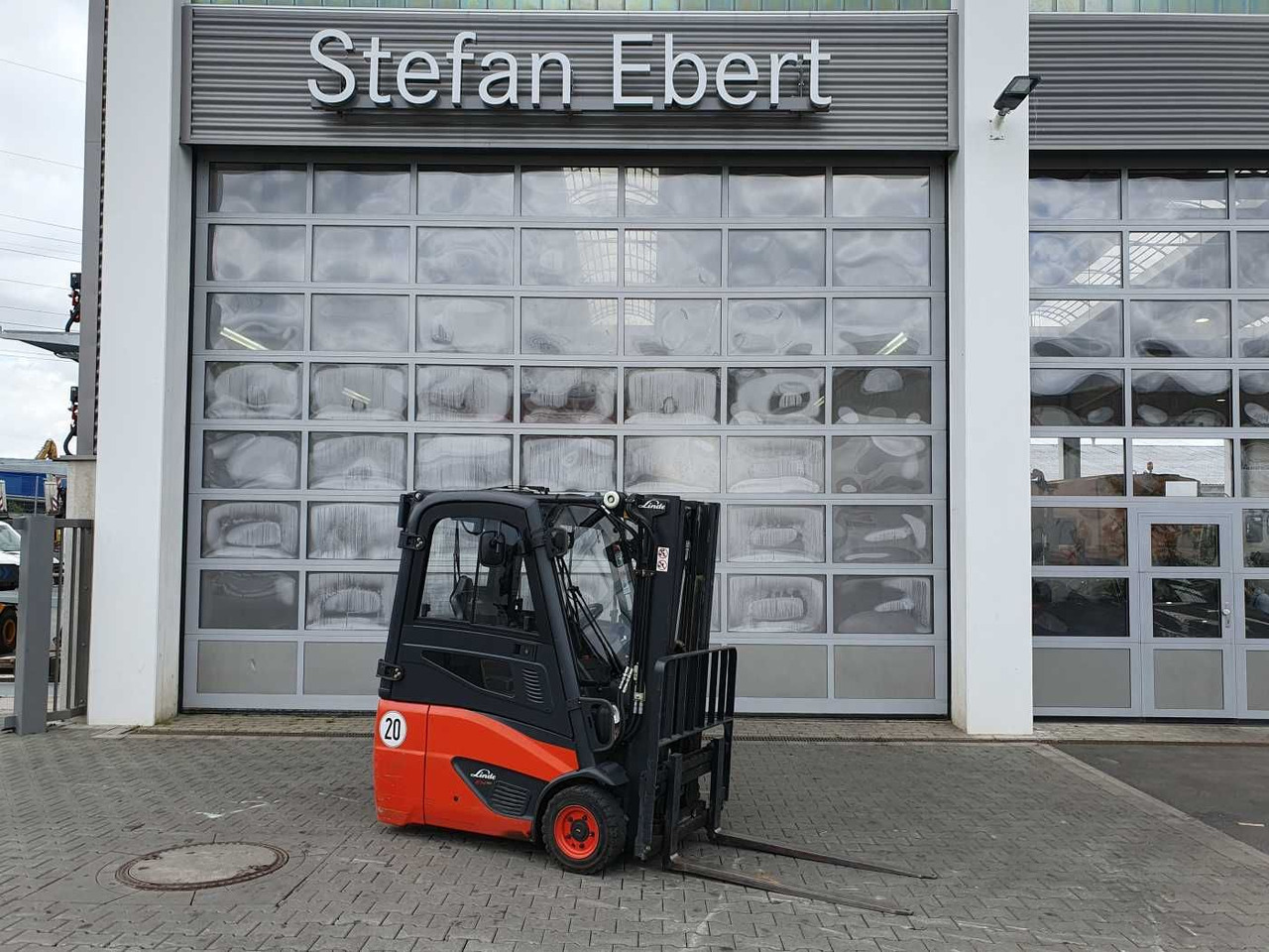 Linde E14 - 02 / Triplex: 4.00m! / SS / nur 2.119h! - Chariot élévateur électrique: photos 1 Linde E14 - 02 / Triplex: 4.00m! / SS / nur 2.119h! - Chariot élévateur électrique: photos 1