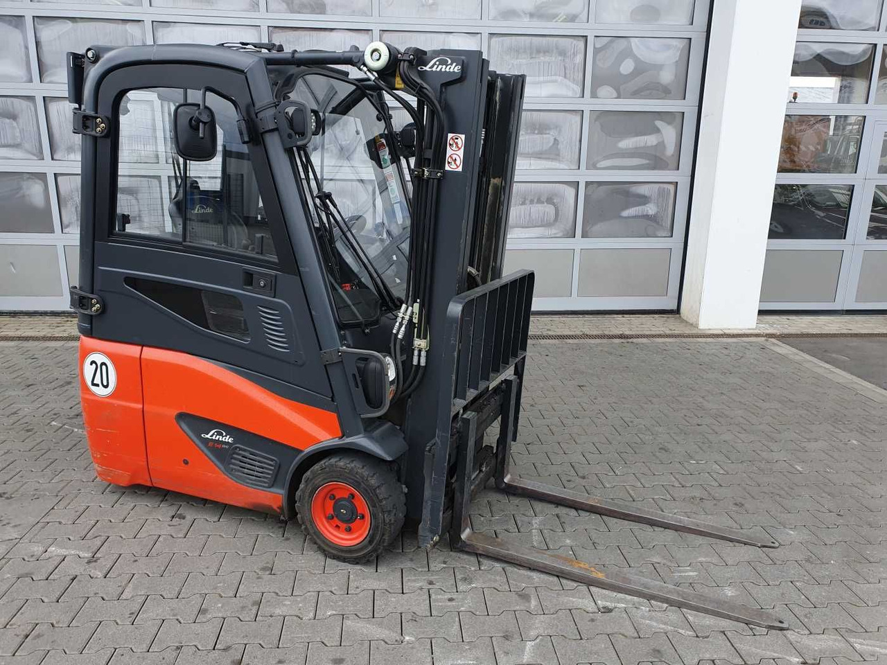 Linde E14 - 02 / Triplex: 4.00m! / SS / nur 2.119h! - Chariot élévateur électrique: photos 2 Linde E14 - 02 / Triplex: 4.00m! / SS / nur 2.119h! - Chariot élévateur électrique: photos 2