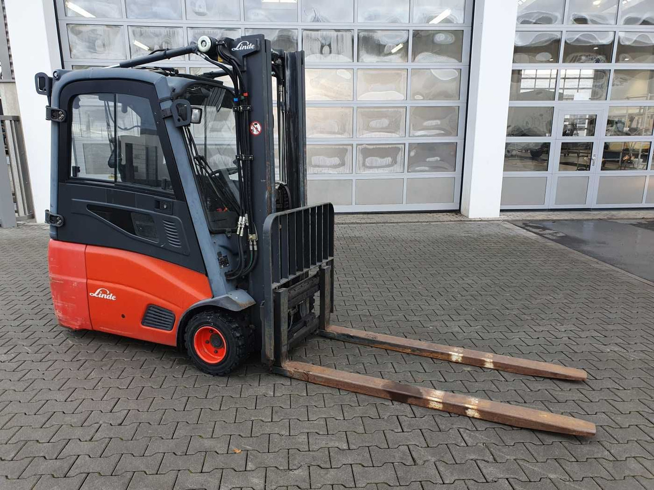 Linde E18 - 01 / Triplex: 4.50m! / SS / nur 5.672h! - Chariot élévateur électrique: photos 2 Linde E18 - 01 / Triplex: 4.50m! / SS / nur 5.672h! - Chariot élévateur électrique: photos 2