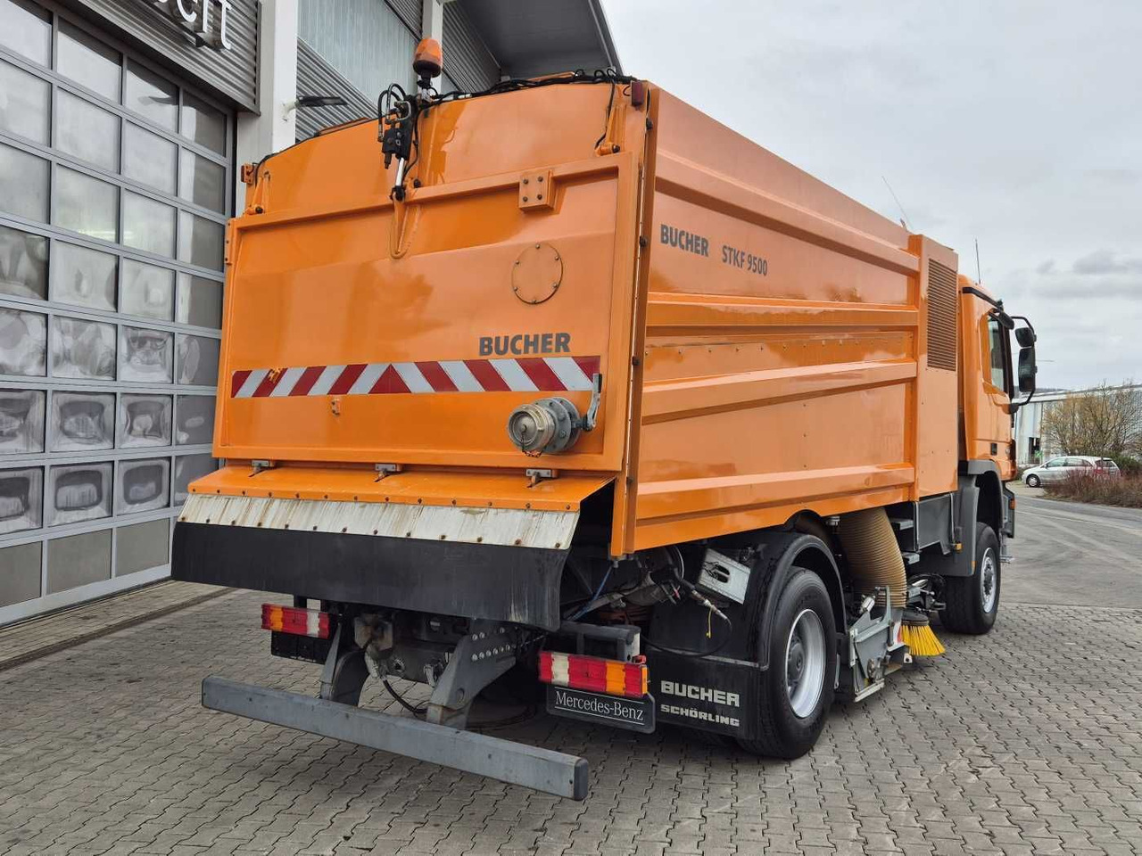 Crédit-bail de  Mercedes-Benz Actros 2032 A 4x4 Bucher STKF 9500 Airport 30x Mercedes-Benz Actros 2032 A 4x4 Bucher STKF 9500 Airport 30x: photos 9