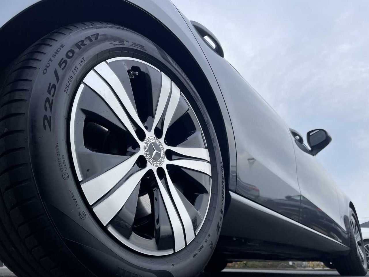 Mercedes-Benz C 180 T 9G AVANTGARDE+R-Kamera +PANO+SHZ+SPIEGEL - Voiture: photos 5 Mercedes-Benz C 180 T 9G AVANTGARDE+R-Kamera +PANO+SHZ+SPIEGEL - Voiture: photos 5