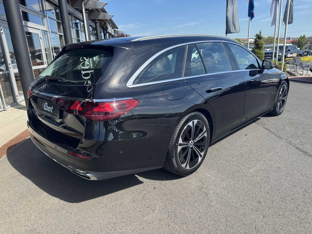 Mercedes-Benz E 220d Avantgarde+Pano+AHK+Distr+19Zoll+MBUX - Voiture: photos 4 Mercedes-Benz E 220d Avantgarde+Pano+AHK+Distr+19Zoll+MBUX - Voiture: photos 4