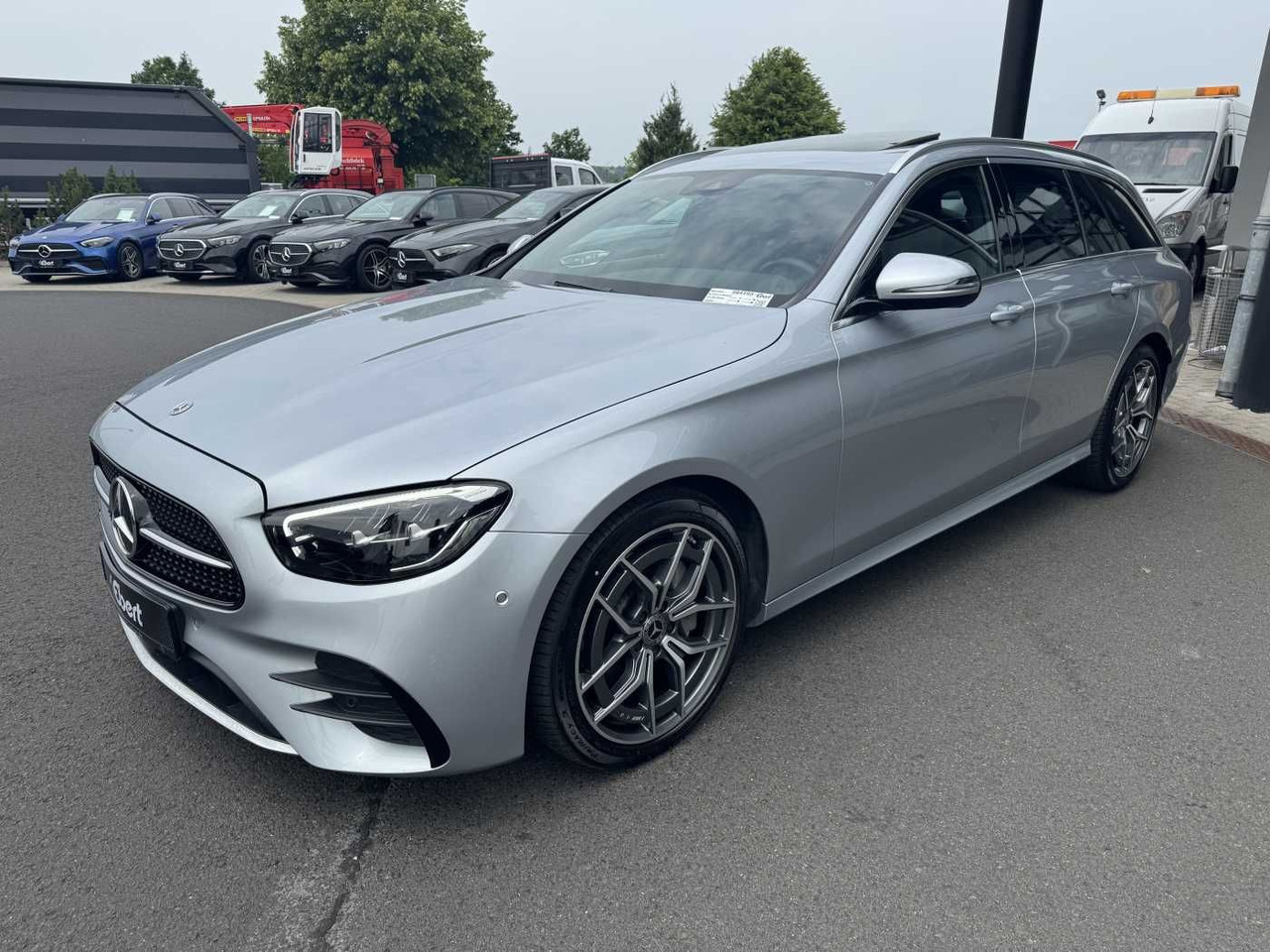 Mercedes-Benz E 220d T AMG+AHK+ESD+RKamera+TotW+ Ambiente - Voiture: photos 2 Mercedes-Benz E 220d T AMG+AHK+ESD+RKamera+TotW+ Ambiente - Voiture: photos 2