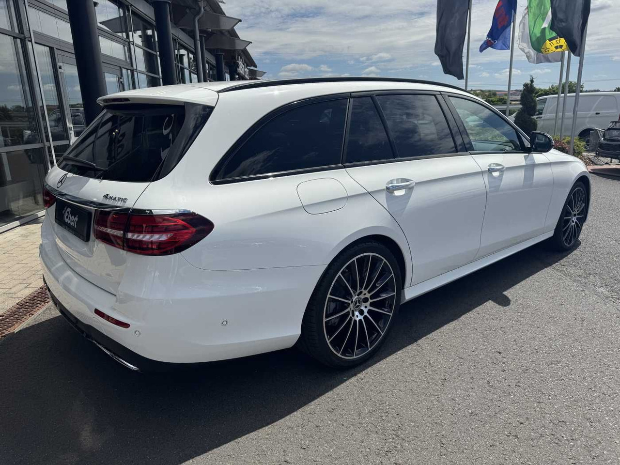 Mercedes-Benz E 300d 4M AMG+Pano+Burm+AHK+360+HUD+ - Voiture: photos 4 Mercedes-Benz E 300d 4M AMG+Pano+Burm+AHK+360+HUD+ - Voiture: photos 4
