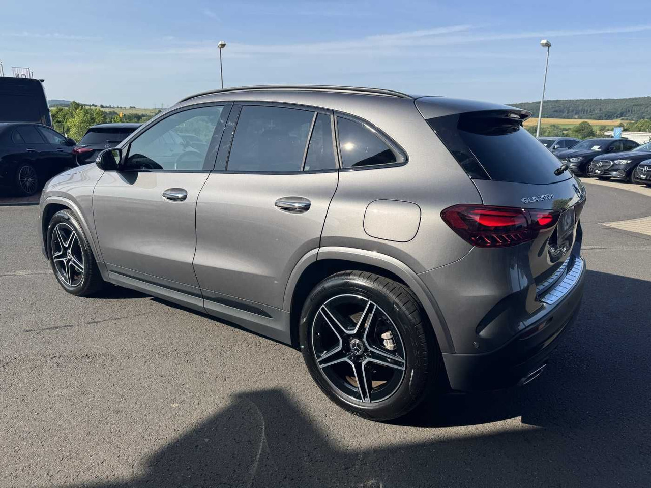 Mercedes-Benz GLA 200d 4M AMG+Pano+Distr+Ambiente+ - SUV: photos 3 Mercedes-Benz GLA 200d 4M AMG+Pano+Distr+Ambiente+ - SUV: photos 3