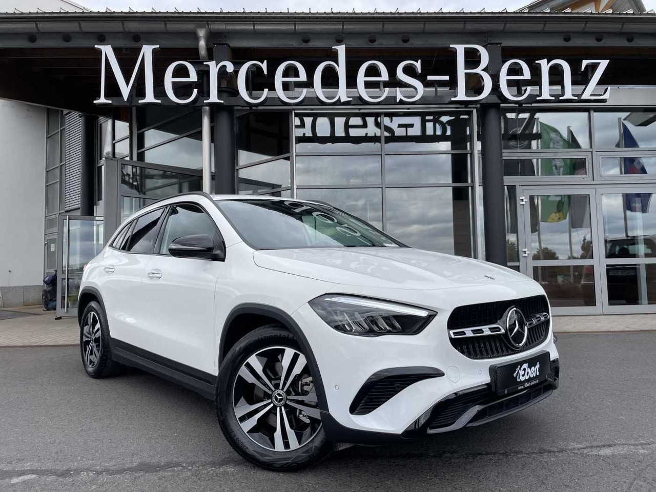 Mercedes-Benz GLA 220 4M 8G Progressive R-Kamera +Distr+Ambien - SUV: photos 1 Mercedes-Benz GLA 220 4M 8G Progressive R-Kamera +Distr+Ambien - SUV: photos 1