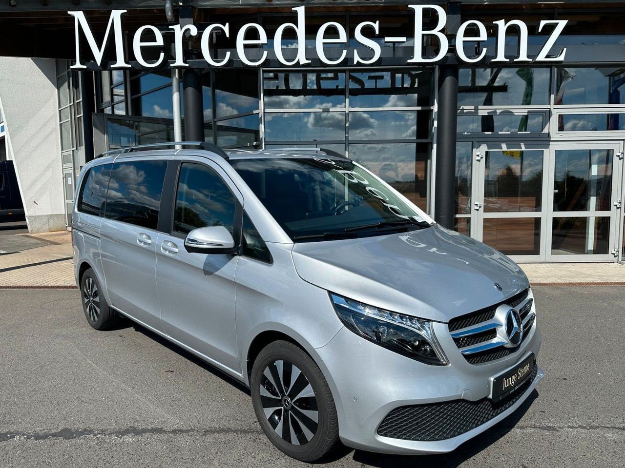 Mercedes-Benz V 250 EDITION 4MATIC Kompakt Liege-Paket AHK2,5t - Transport de personnes: photos 1 Mercedes-Benz V 250 EDITION 4MATIC Kompakt Liege-Paket AHK2,5t - Transport de personnes: photos 1