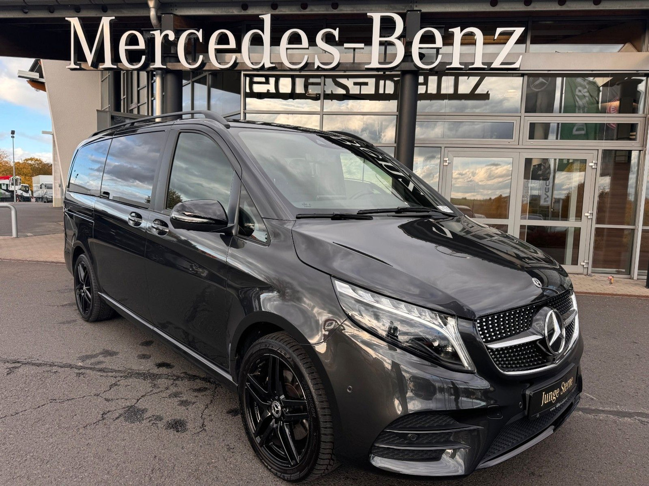 Mercedes-Benz V 300 d 4MATIC AVA ED AMG DISTR Stdh AHK2,5 PANO - Voiture break: photos 1 Mercedes-Benz V 300 d 4MATIC AVA ED AMG DISTR Stdh AHK2,5 PANO - Voiture break: photos 1