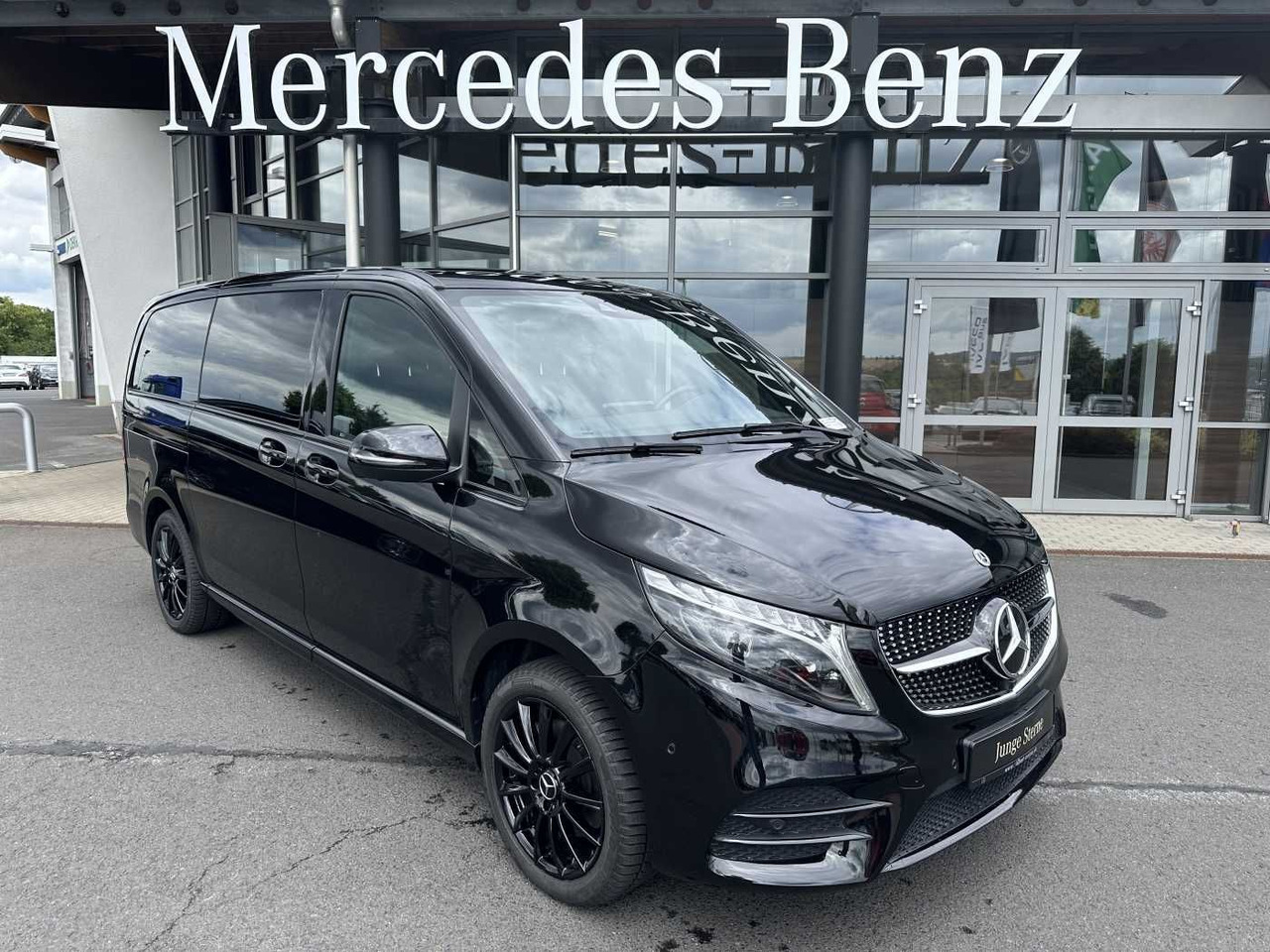 Mercedes-Benz V 300 d 4MATIC EXCLUSIVE AMG Panorama DISTRONIC - Transport de personnes: photos 1 Mercedes-Benz V 300 d 4MATIC EXCLUSIVE AMG Panorama DISTRONIC - Transport de personnes: photos 1