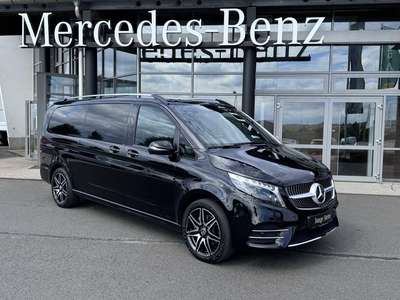 Mercedes-Benz V 300 d AVA AMG 4MATIC AIRMATIC Sitzklima el Tür - Transport de personnes: photos 1 Mercedes-Benz V 300 d AVA AMG 4MATIC AIRMATIC Sitzklima el Tür - Transport de personnes: photos 1
