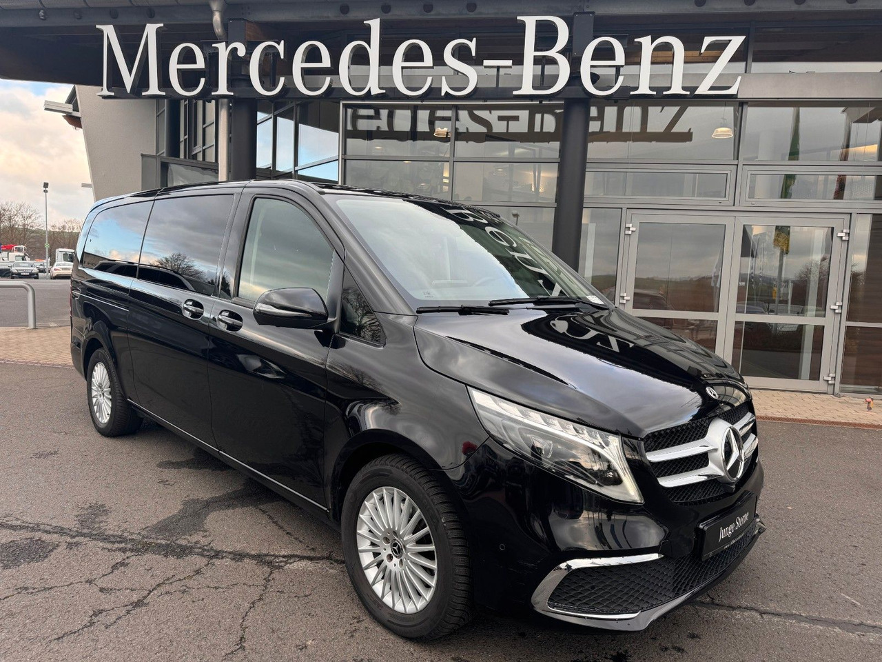 Mercedes-Benz V 300 d AVA Extralang 4MATIC AHK Stdh DISTRONIC - Transport de personnes: photos 1 Mercedes-Benz V 300 d AVA Extralang 4MATIC AHK Stdh DISTRONIC - Transport de personnes: photos 1
