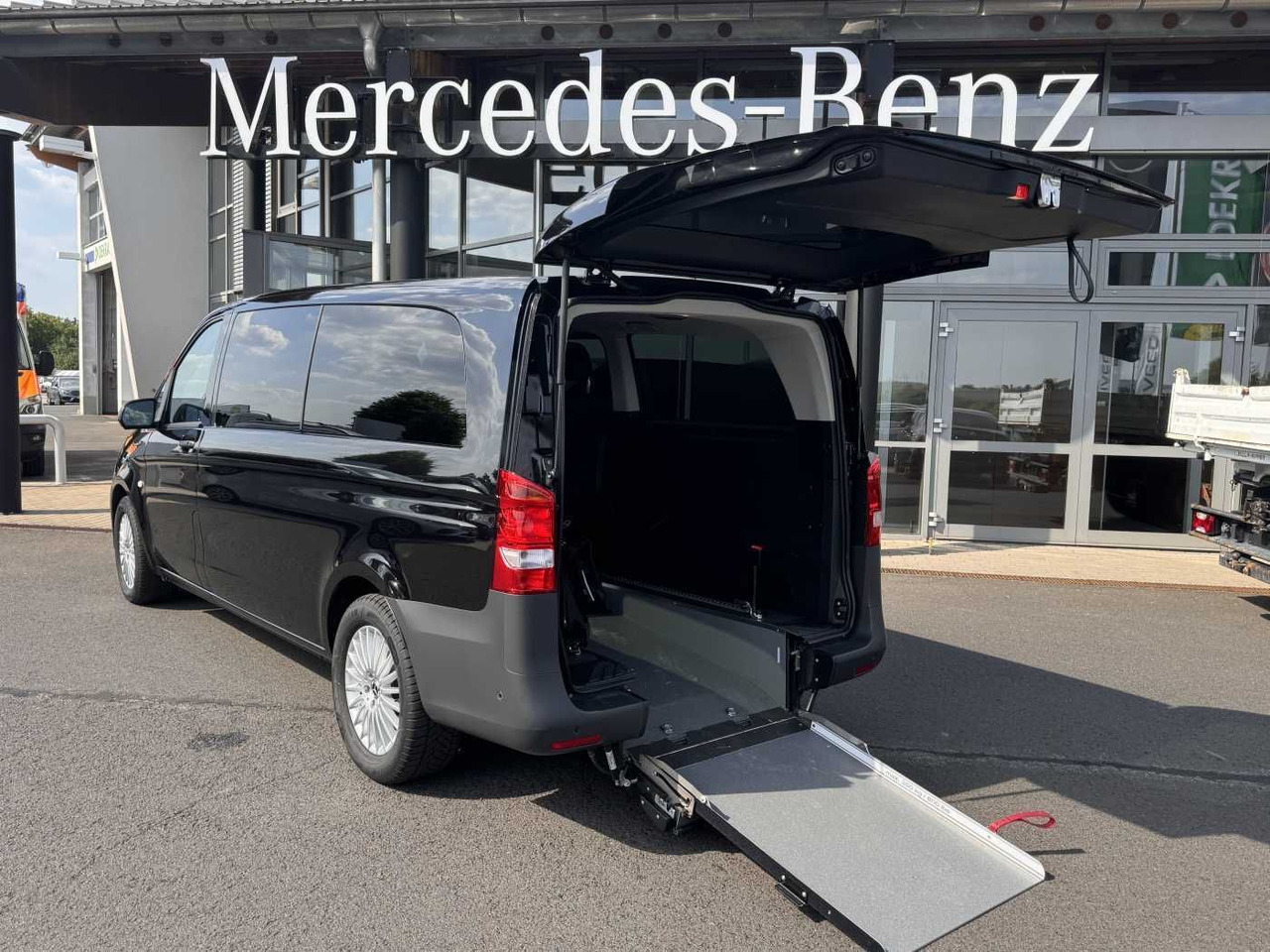 Mercedes-Benz eVito 129 Tourer Behinderten-/Rollstuhlrampe - Voiture: photos 1 Mercedes-Benz eVito 129 Tourer Behinderten-/Rollstuhlrampe - Voiture: photos 1
