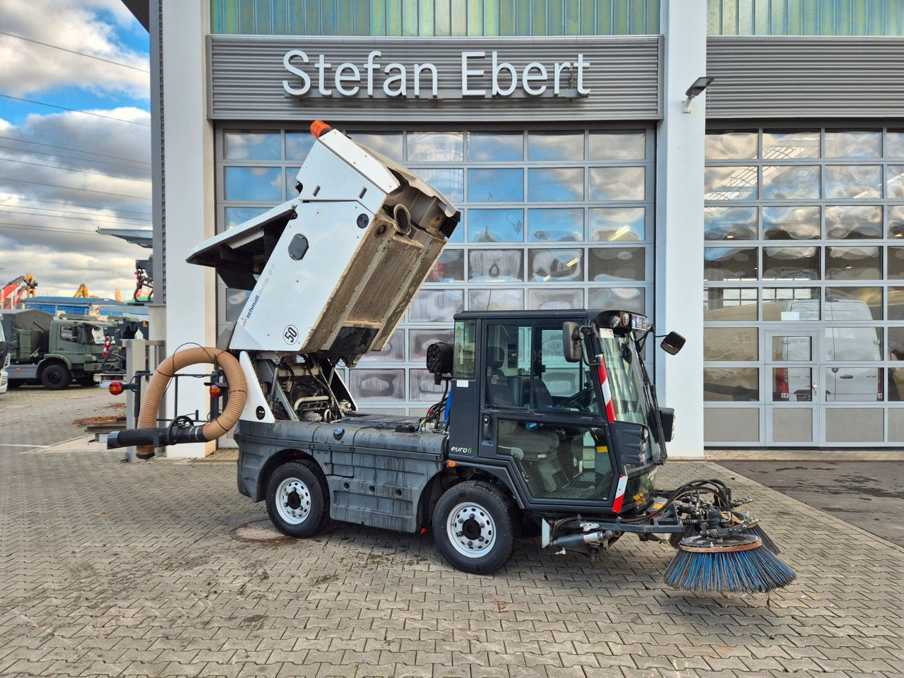 Schmidt Swingo Compact 200+ Klima - Balayeuse de voirie: photos 1 Schmidt Swingo Compact 200+ Klima - Balayeuse de voirie: photos 1