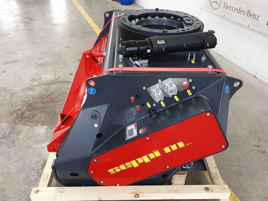 Seppi M. BMS 125 / 13-30t Forstmulcher Drehmotor - Broyeur forestier: photos 4 Seppi M. BMS 125 / 13-30t Forstmulcher Drehmotor - Broyeur forestier: photos 4