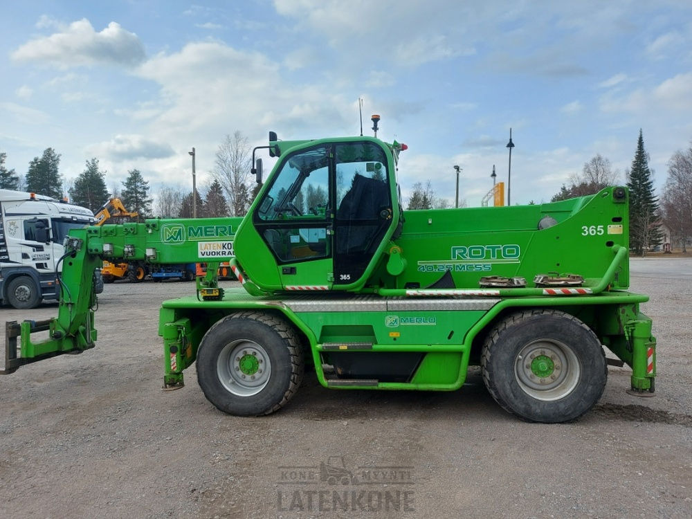 Merlo ROTO 40.25MCSS with basket, remote, jib - Chariot télescopique: photos 2 Merlo ROTO 40.25MCSS with basket, remote, jib - Chariot télescopique: photos 2