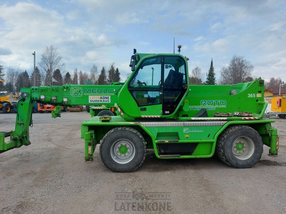 Merlo ROTO 40.25MCSS with basket, remote, jib - Chariot télescopique: photos 1 Merlo ROTO 40.25MCSS with basket, remote, jib - Chariot télescopique: photos 1