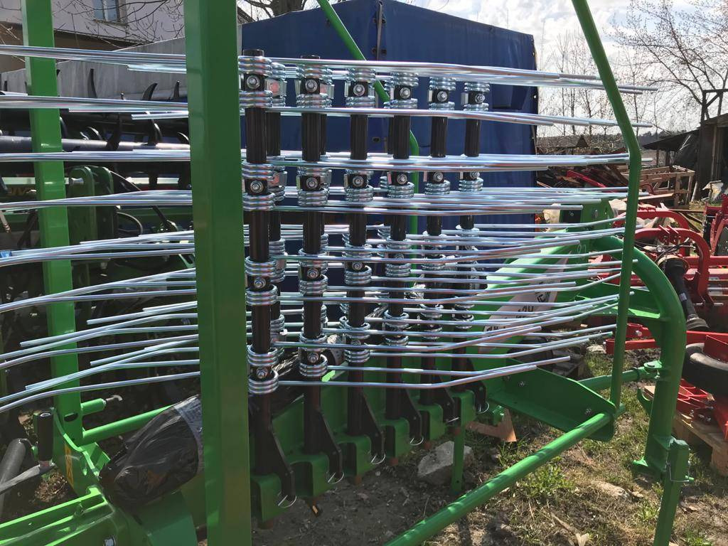 Inter-Tech Rotary Rake ZKT-420, 4.2 m - Faneuse: photos 3 Inter-Tech Rotary Rake ZKT-420, 4.2 m - Faneuse: photos 3