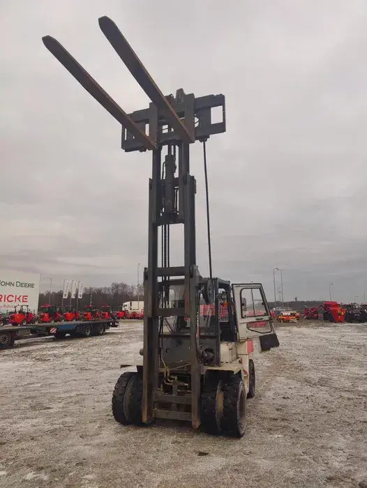 Nissan Jf05H60Pu - Chariot élévateur à gaz: photos 2 Nissan Jf05H60Pu - Chariot élévateur à gaz: photos 2