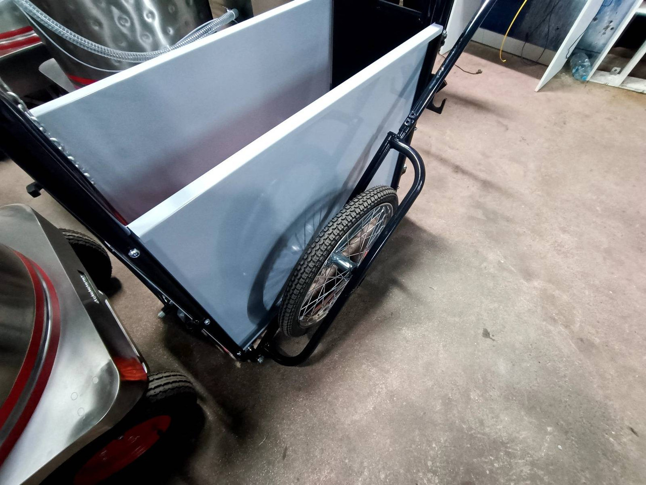 Wózek do przewozu cieląt - Matériel d'élevage: photos 2 Wózek do przewozu cieląt - Matériel d'élevage: photos 2