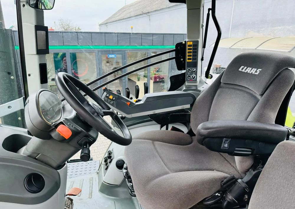Tracteur agricole Claas Axion 850: photos 16