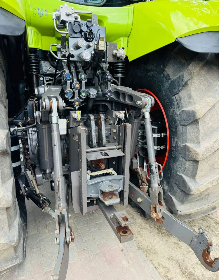 Tracteur agricole Claas Axion 850: photos 6