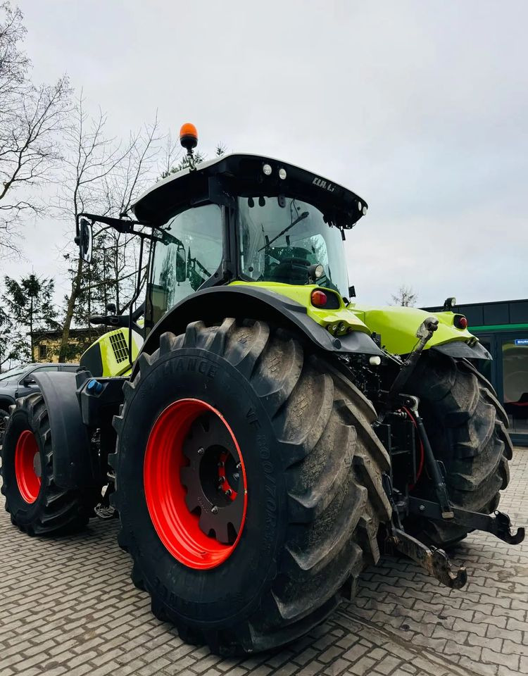 Tracteur agricole Claas Axion 850: photos 10