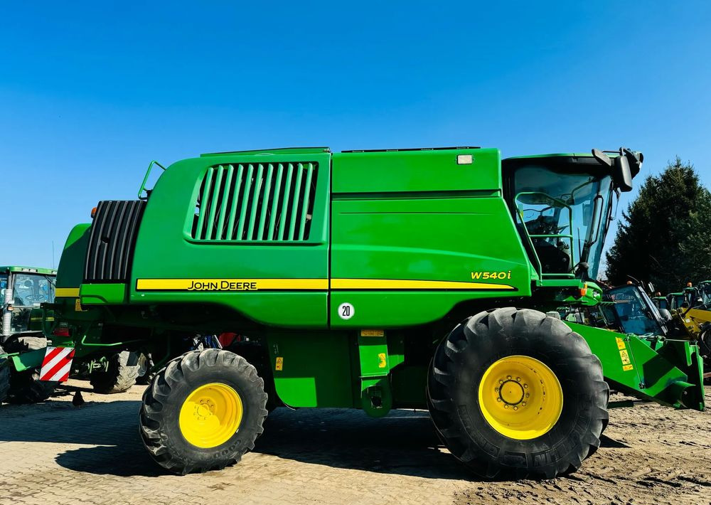 John Deere W540i - Moissonneuse-batteuse: photos 1 John Deere W540i - Moissonneuse-batteuse: photos 1