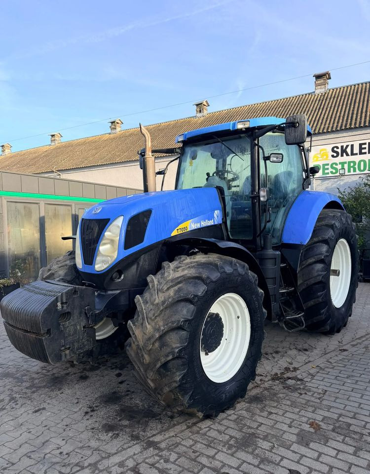 New Holland T7050 - Tracteur agricole: photos 2 New Holland T7050 - Tracteur agricole: photos 2