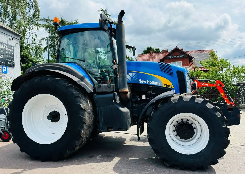 New Holland T8020 - Tracteur agricole: photos 2 New Holland T8020 - Tracteur agricole: photos 2