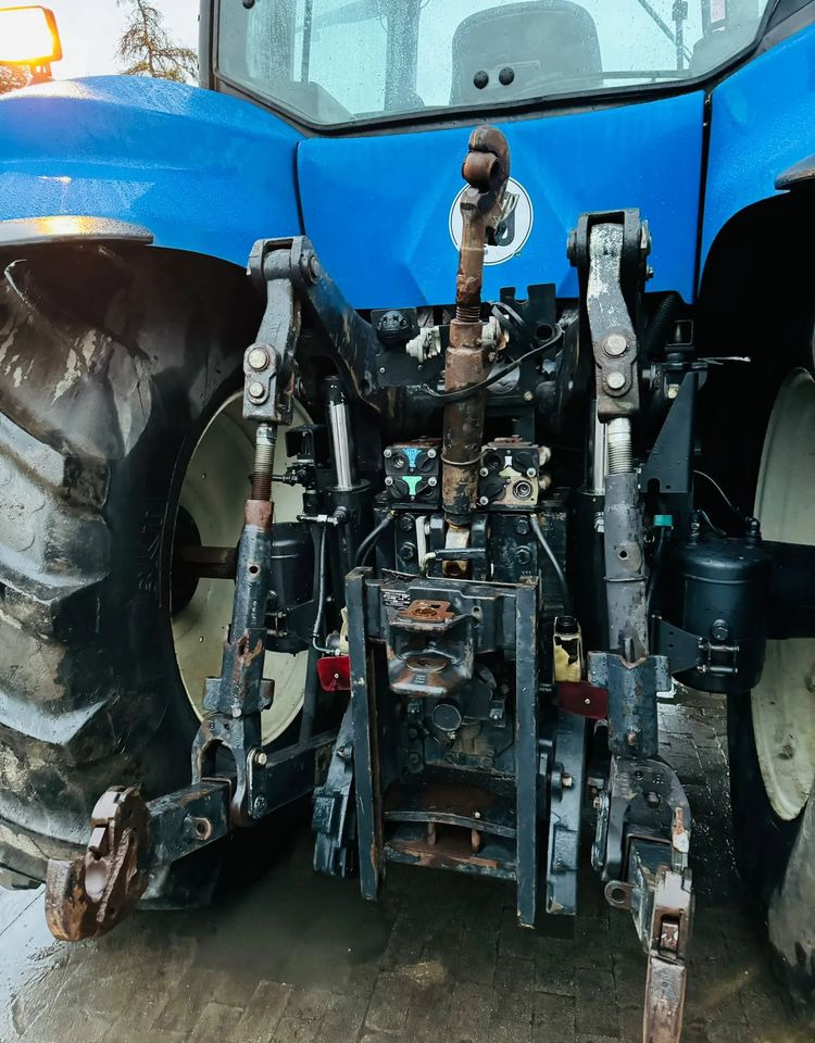 New Holland T8020 - Tracteur agricole: photos 4 New Holland T8020 - Tracteur agricole: photos 4