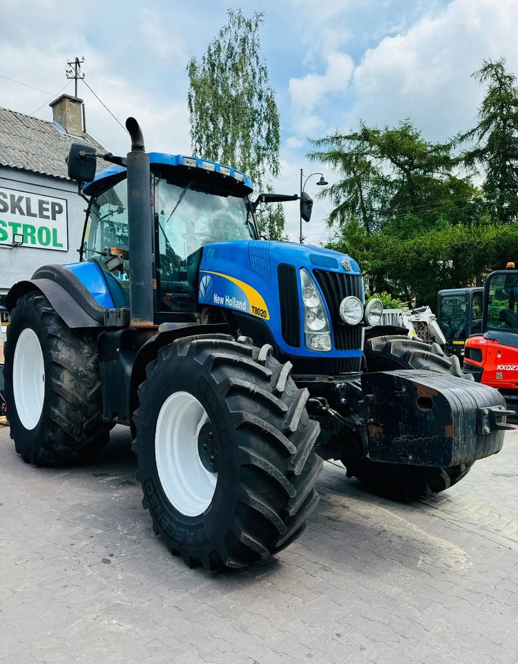 New Holland T8020 - Tracteur agricole: photos 4 New Holland T8020 - Tracteur agricole: photos 4