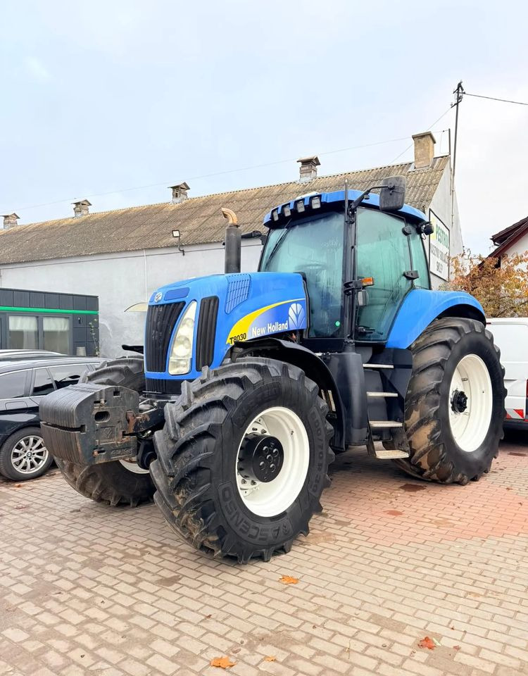 New Holland T8030 - Tracteur agricole: photos 1 New Holland T8030 - Tracteur agricole: photos 1