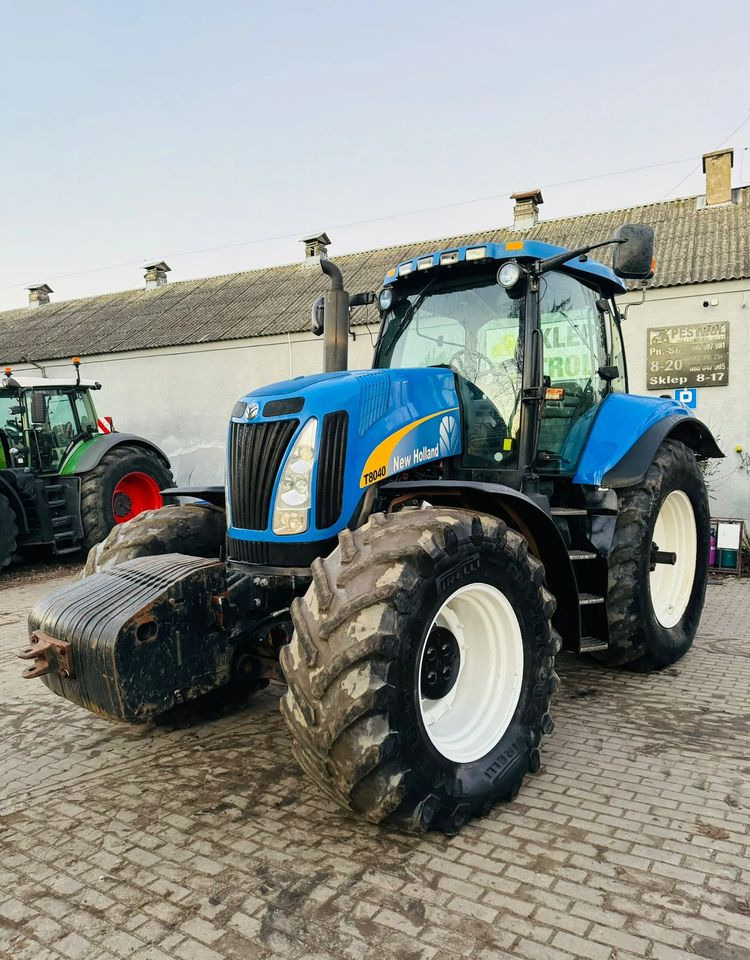 New Holland T8040 - Tracteur agricole: photos 1 New Holland T8040 - Tracteur agricole: photos 1