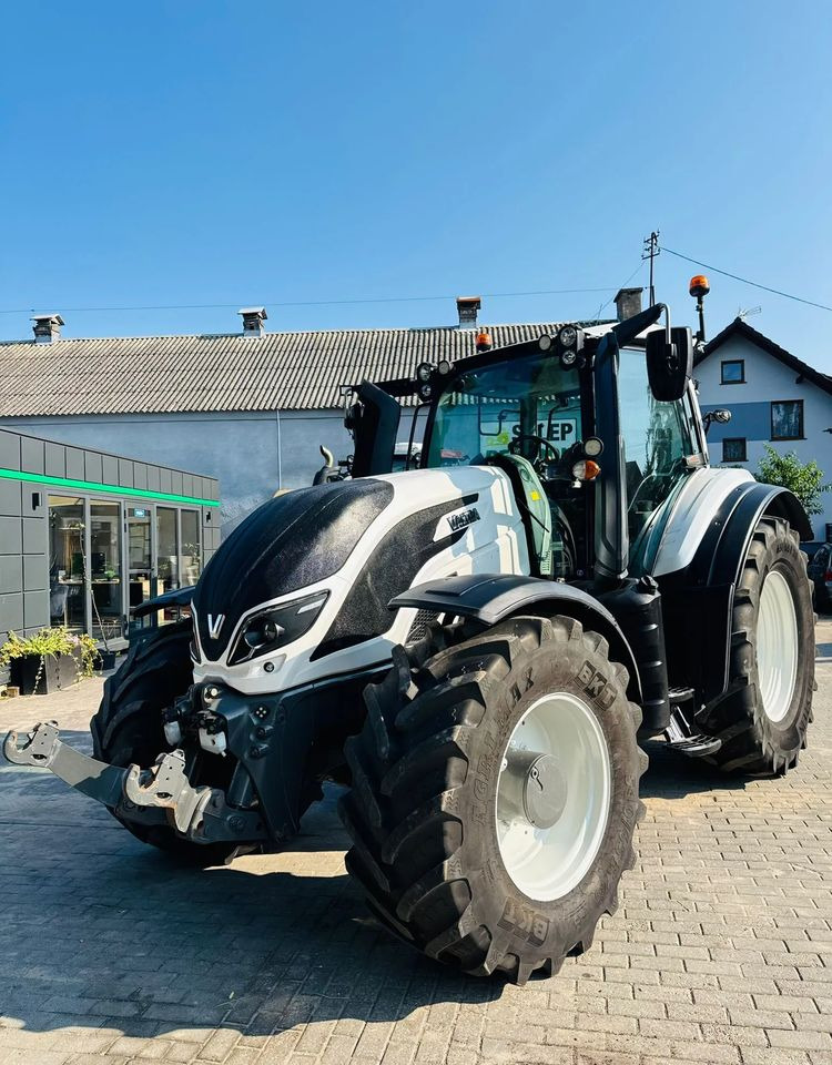 Valtra T174 UNLIMITED Versu - Tracteur agricole: photos 1 Valtra T174 UNLIMITED Versu - Tracteur agricole: photos 1