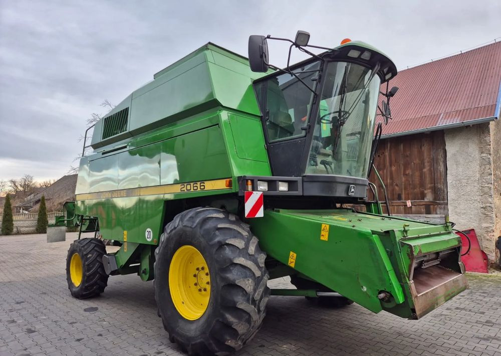 John Deere 2066 - Moissonneuse-batteuse: photos 2 John Deere 2066 - Moissonneuse-batteuse: photos 2