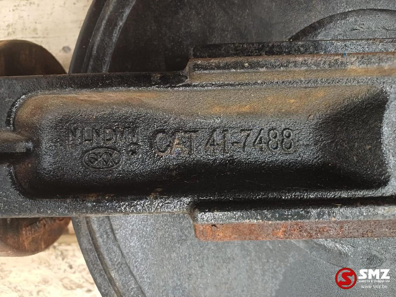 Caterpillar Track adjuster and recoil Caterpillar - Frame/ Châssis pour Matériel de manutention: photos 5 Caterpillar Track adjuster and recoil Caterpillar - Frame/ Châssis pour Matériel de manutention: photos 5