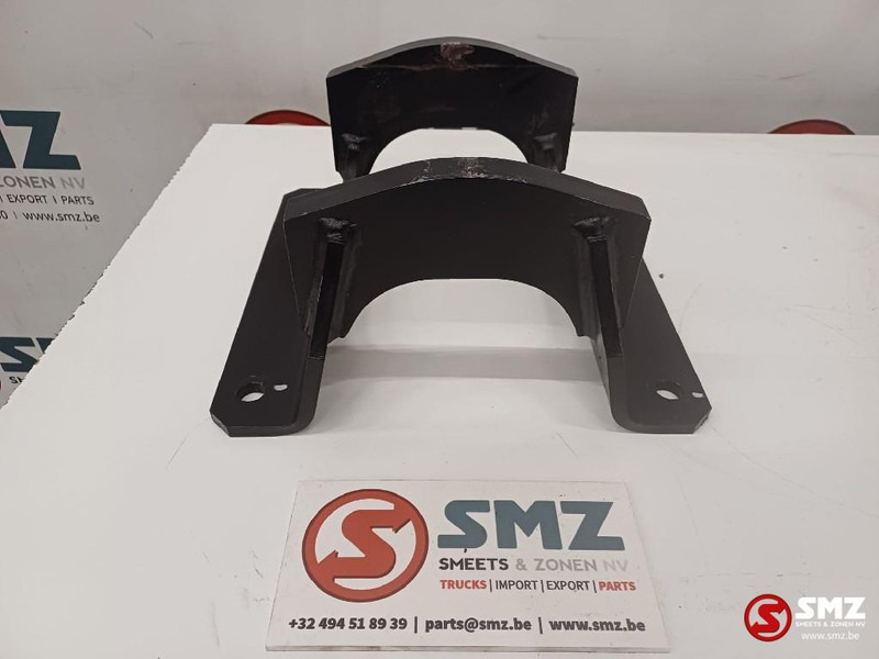 Caterpillar Track guide guard Caterpillar - Frame/ Châssis pour Matériel de manutention: photos 2 Caterpillar Track guide guard Caterpillar - Frame/ Châssis pour Matériel de manutention: photos 2